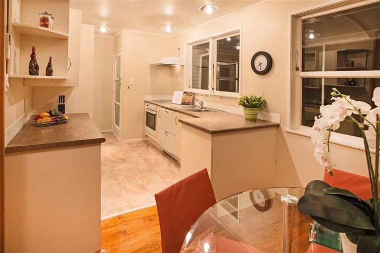 Photo of property in 115 Gossamer Drive, Pakuranga Heights, Auckland, 2010