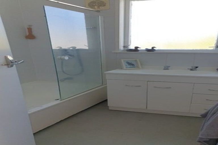 Photo of property in 81 Lauderdale Road, Birkdale, Auckland, 0626