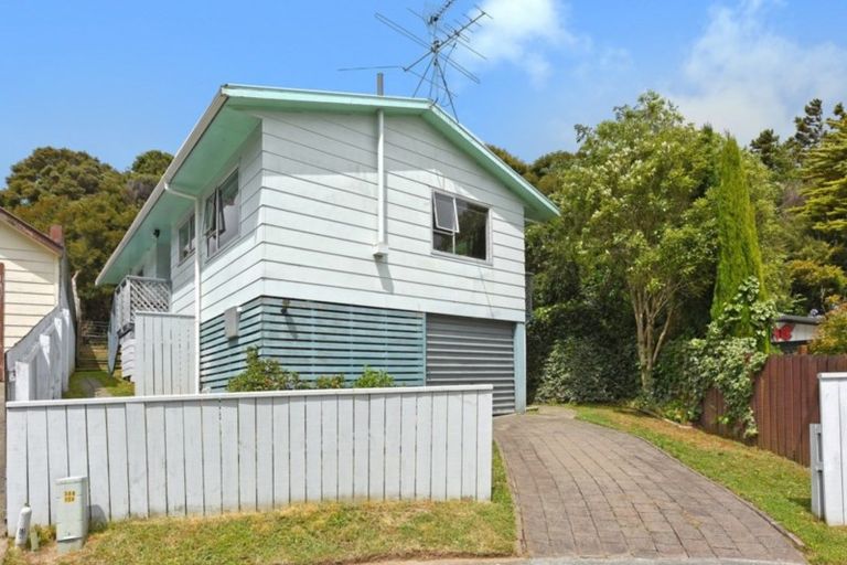 Photo of property in 8 Mokopuna Grove, Stokes Valley, Lower Hutt, 5019