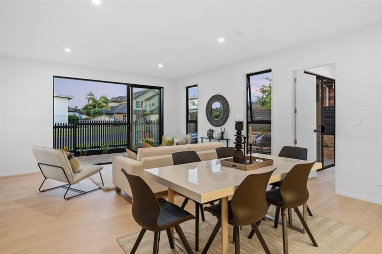 Photo of property in 7/5 Lemon Grove Lane, Greenhithe, Auckland, 0632