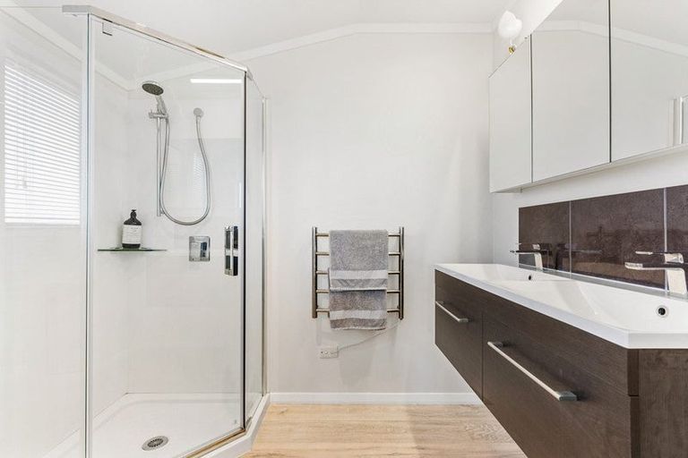 Photo of property in 8 Pounamu Place, Shelly Park, Auckland, 2014