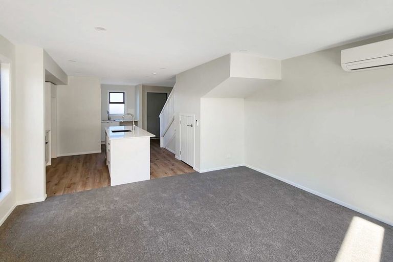 Photo of property in 7/31 Wainuiomata Road, Wainuiomata, Lower Hutt, 5014