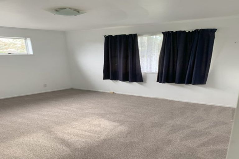 Photo of property in 31 Fitzherbert Avenue, West Harbour, Auckland, 0618