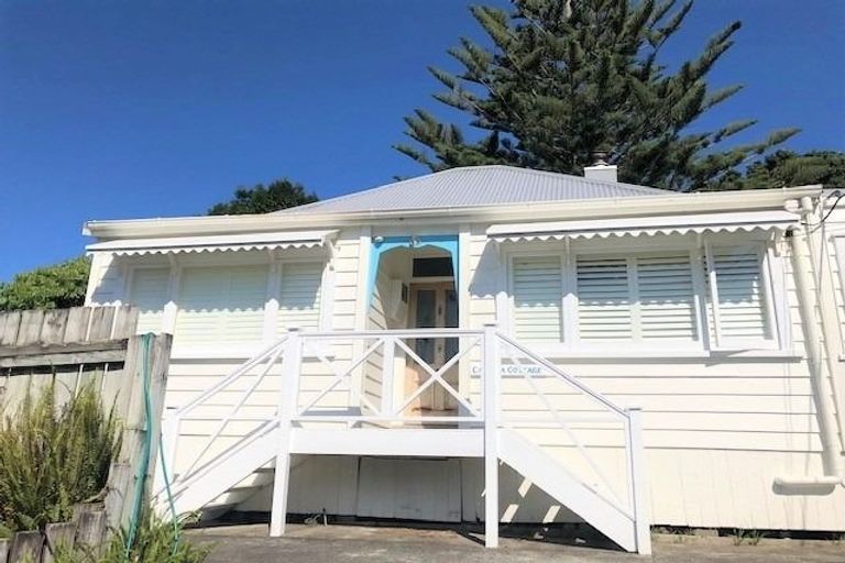 Photo of property in 2/31 Vauxhall Road, Devonport, Auckland, 0624