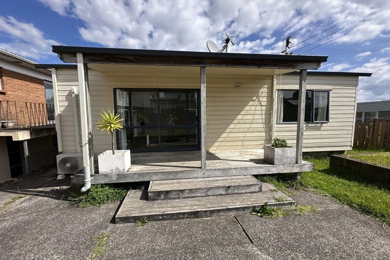 Photo of property in 8 Vanbrugh Place, Bucklands Beach, Auckland, 2014