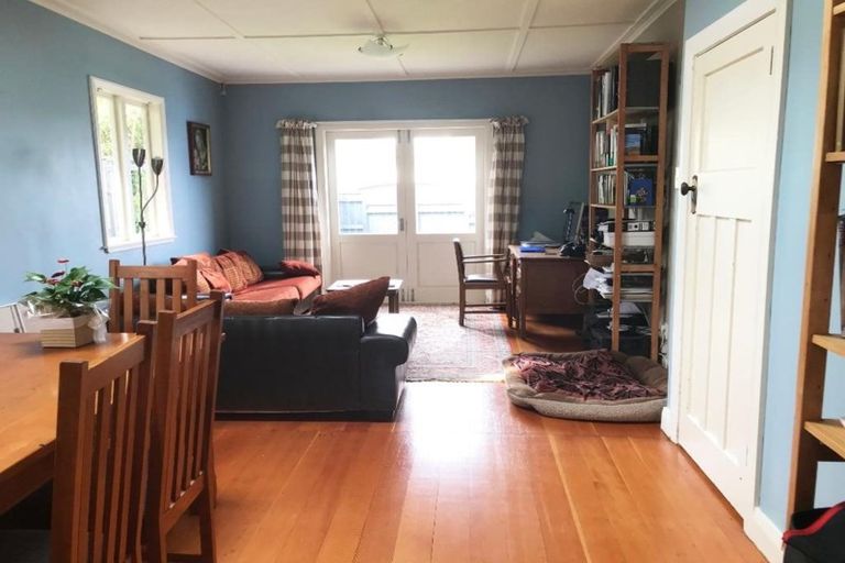 Photo of property in 25 Omar Street, Khandallah, Wellington, 6035