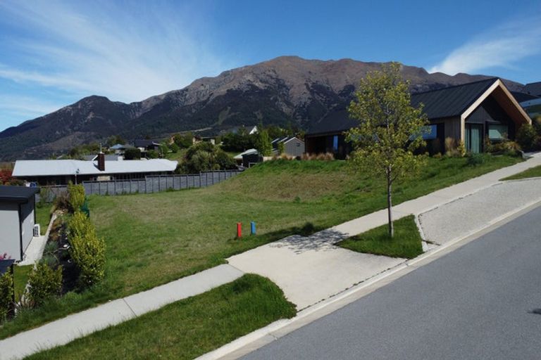 Photo of property in 13 Sarges Way, Lake Hawea, 9382