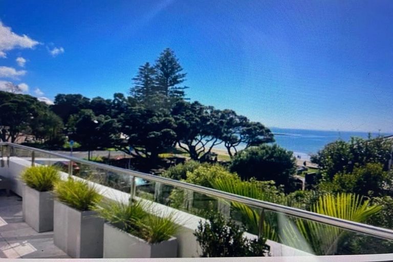 Photo of property in 17a The Strand, Takapuna, Auckland, 0622