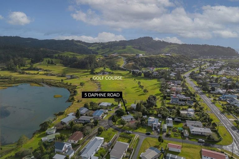 Photo of property in 5 Daphne Road, Tairua, 3508