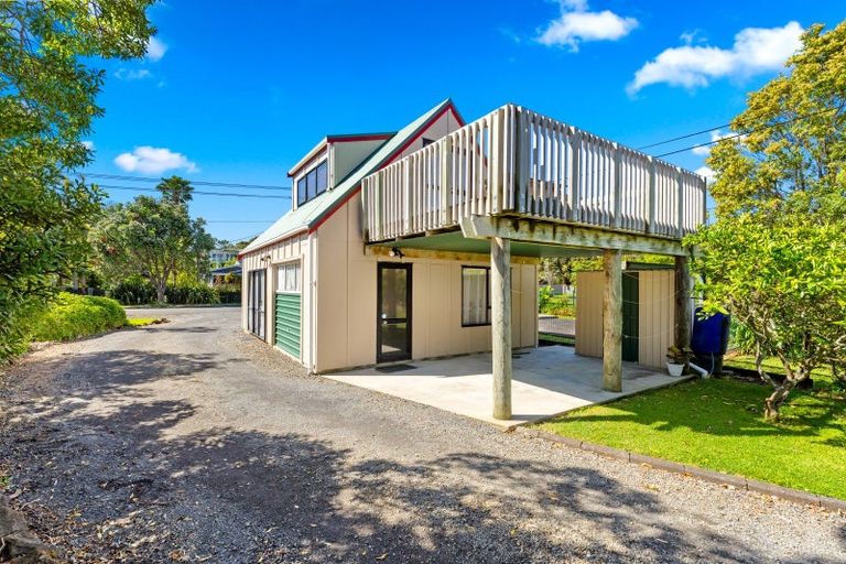 Photo of property in 38 The Terrace, Herald Island, Auckland, 0618