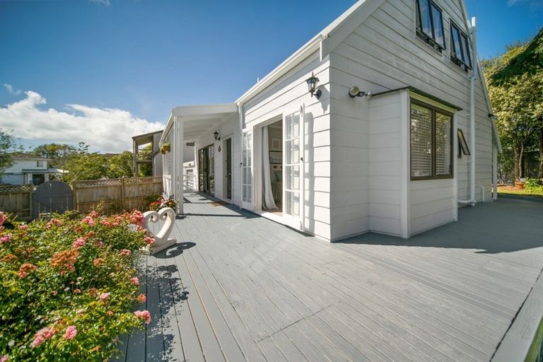 Photo of property in 2/11 Cairngorm Place, Highland Park, Auckland, 2010