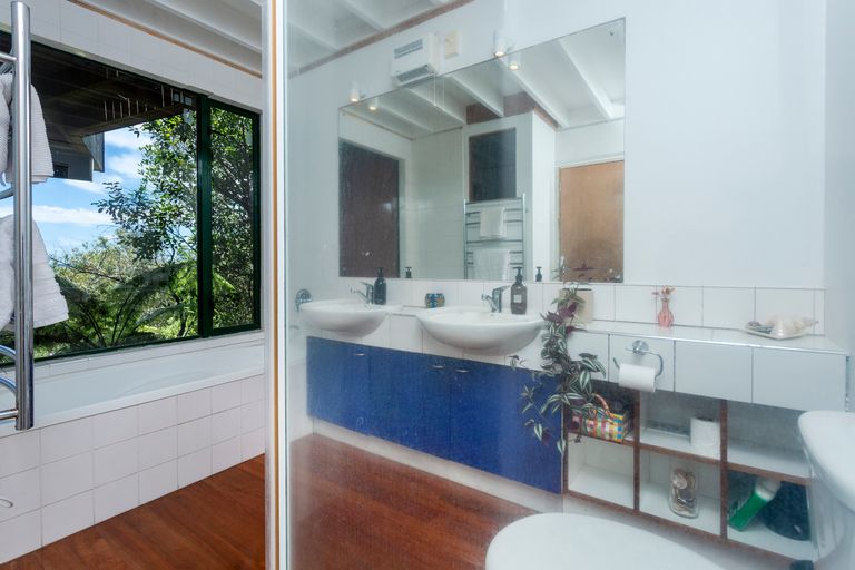 Photo of property in 6 Gannet Point, Rothesay Bay, Auckland, 0630