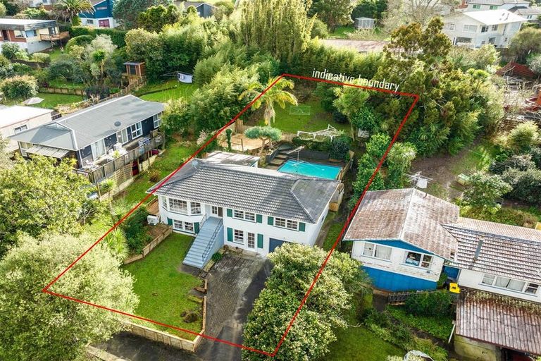 Photo of property in 14 Sovereign Place, Glenfield, Auckland, 0629