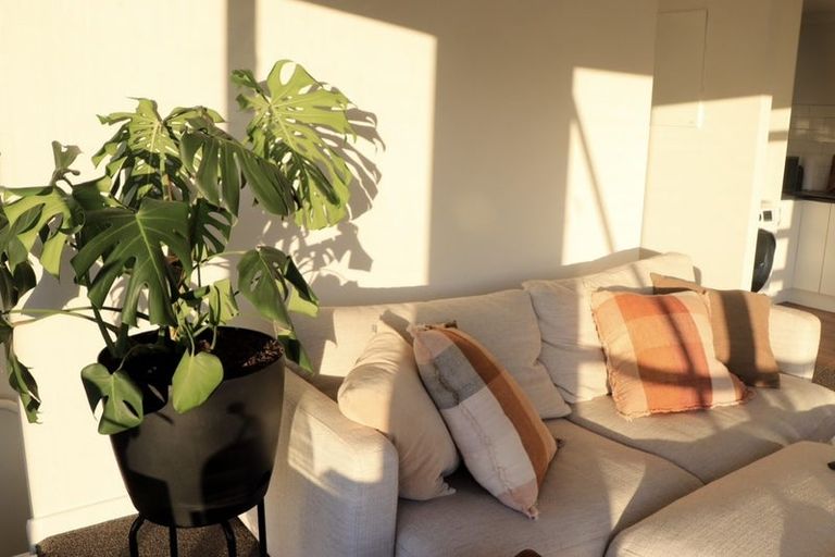 Photo of property in 2 Ara Paripari, Tawa, Wellington, 5028