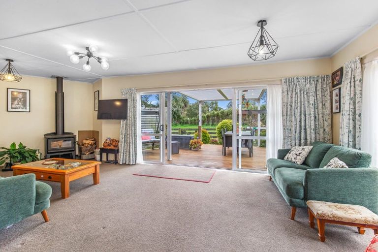 Photo of property in 11 Papaitonga Lake Road, Ohau, Levin, 5570