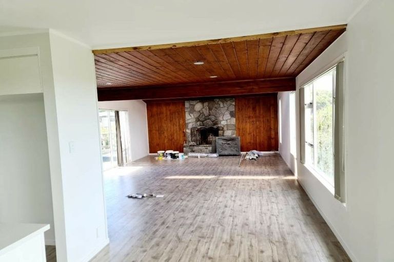 Photo of property in 15 Noeleen Street, Glenfield, Auckland, 0629