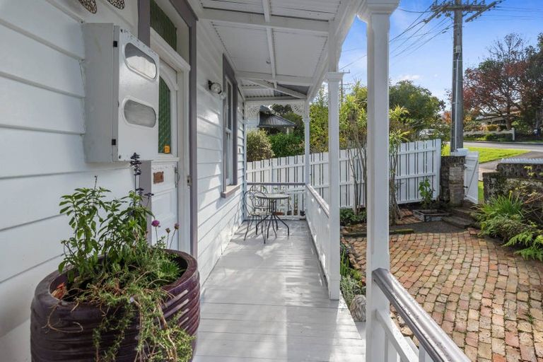 Photo of property in 1/59 Rawene Road, Birkenhead, Auckland, 0626