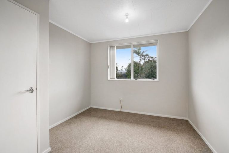 Photo of property in 2/26 Parakai Avenue, Parakai, 0830