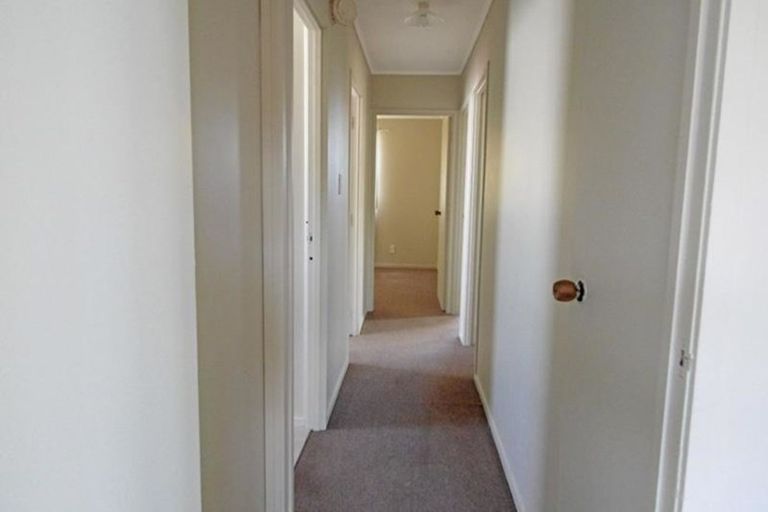 Photo of property in 1/6 Myna Place, Weymouth, Auckland, 2103