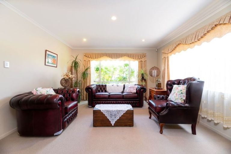 Photo of property in 14 Bridgefield Crescent, Flat Bush, Auckland, 2016