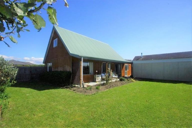 Photo of property in 15 Winchfield Street, Aranui, Christchurch, 8061