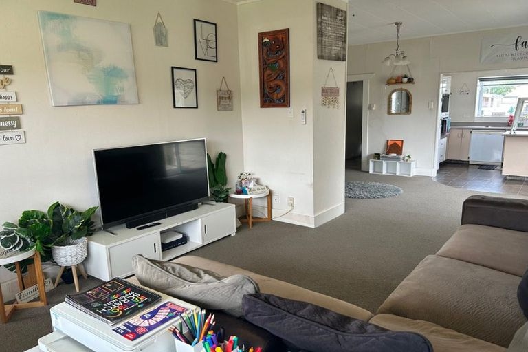 Photo of property in 39 Blake Street, Waitara, 4320