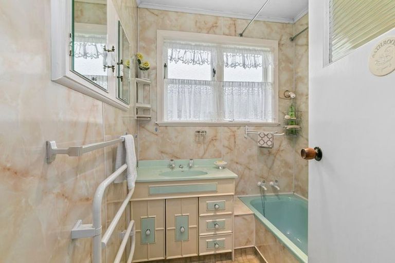 Photo of property in 124 Wellington Road, Wainuiomata, Lower Hutt, 5014