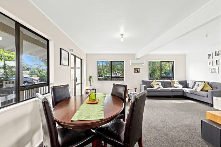 Photo of property in 6 Te Moau Avenue, Parakai, 0830