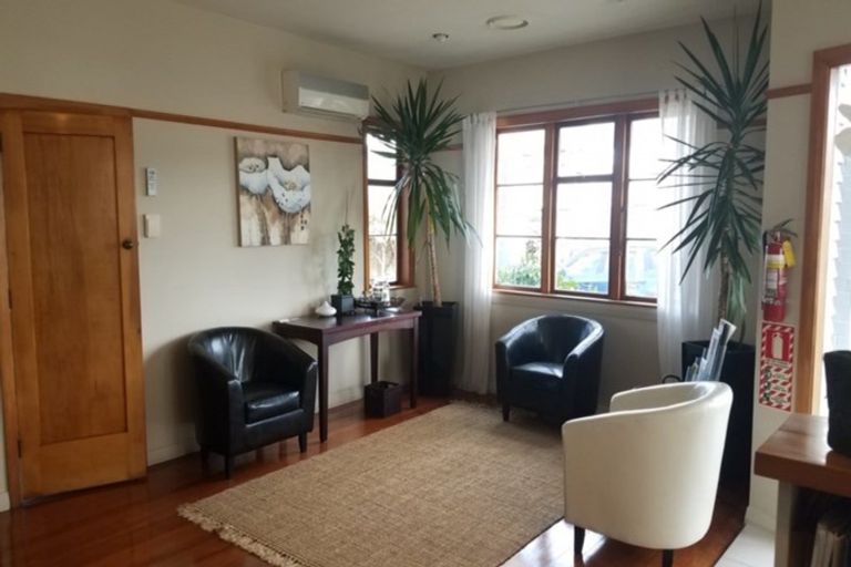 Photo of property in 1/128 Wilsons Road, Saint Martins, Christchurch, 8022