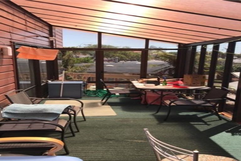 Photo of property in 237 Te Atatu Road, Te Atatu South, Auckland, 0610