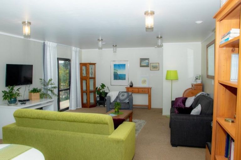 Photo of property in 33 Kyle Road, Waipukurau, 4281