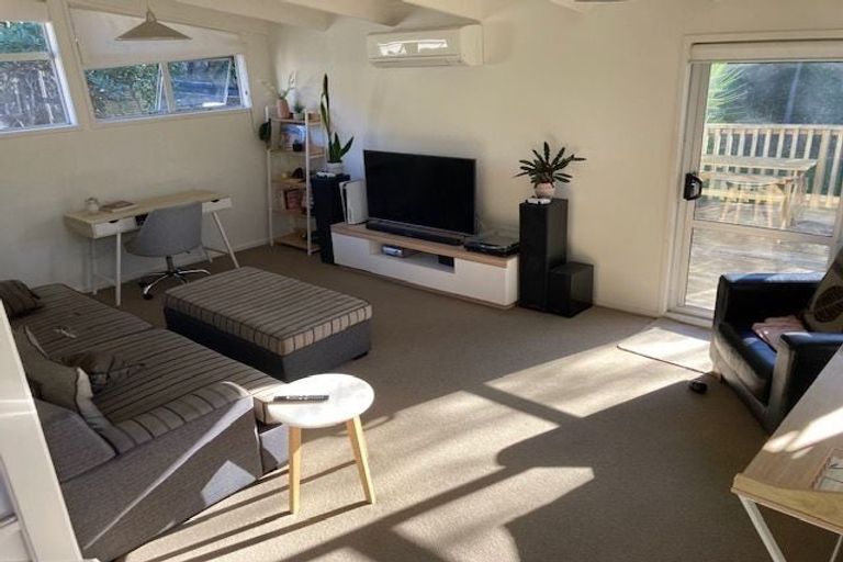 Photo of property in 43 Holt Avenue, Torbay, Auckland, 0630