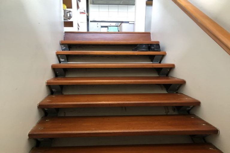 Photo of property in 17 Vandeleur Avenue, Birkdale, Auckland, 0626