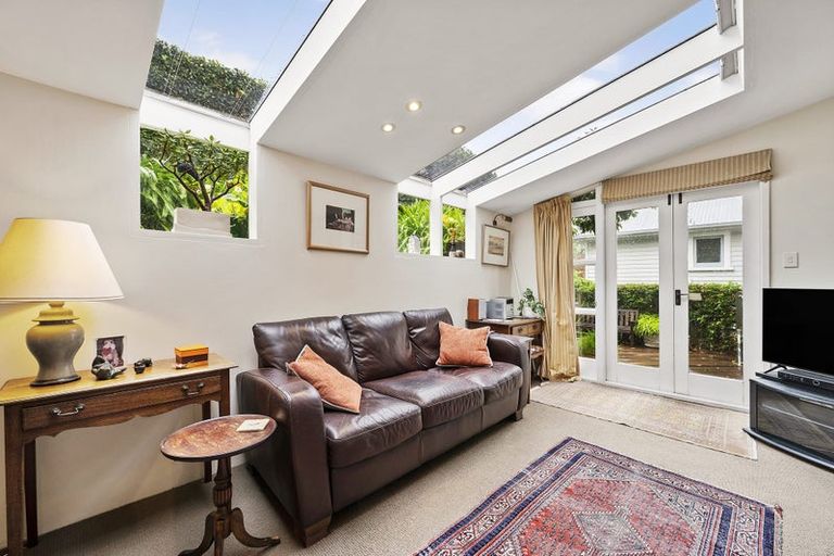 Photo of property in 54 Aurora Terrace, Kelburn, Wellington, 6012