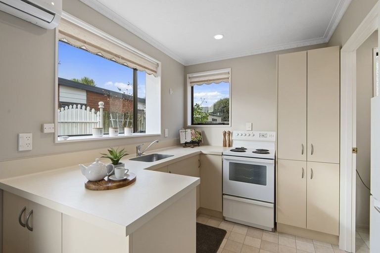 Photo of property in 11 Farm Lane, Parklands, Christchurch, 8083