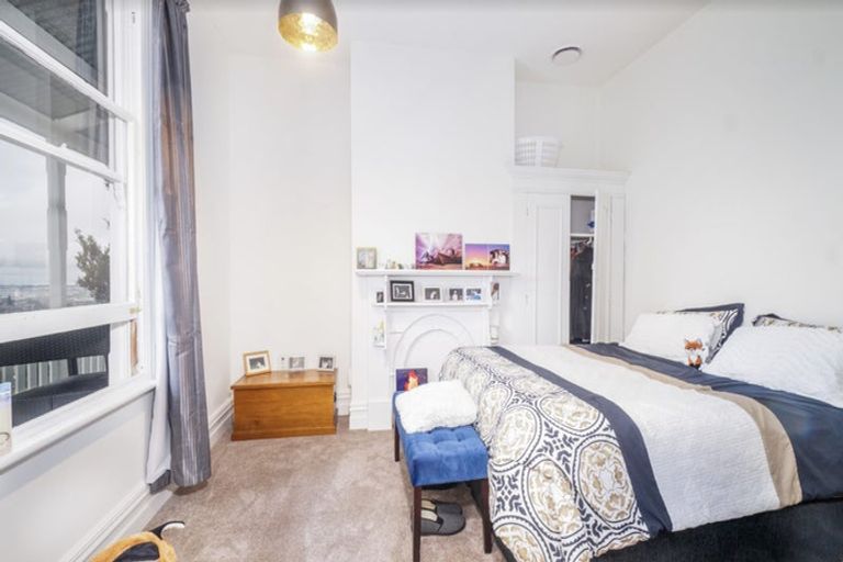 Photo of property in 100 Gladstone Road, Dalmore, Dunedin, 9010