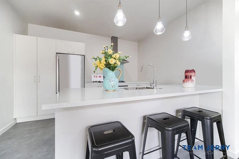 Photo of property in 2 Gallantry Crescent, Papakura, 2110