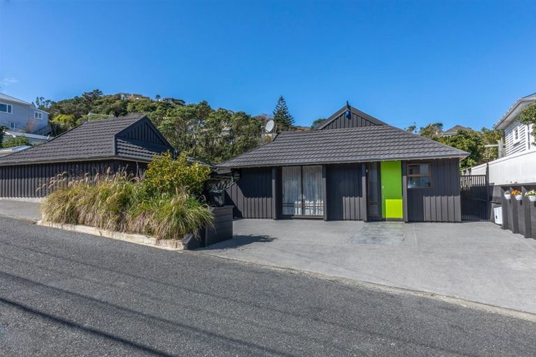 Photo of property in 16 Omar Street, Khandallah, Wellington, 6035