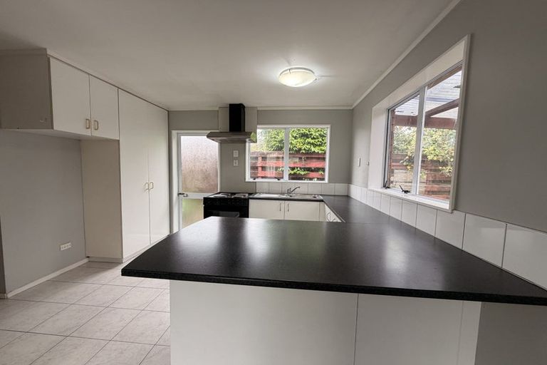 Photo of property in 21 Royal Road, Massey, Auckland, 0614