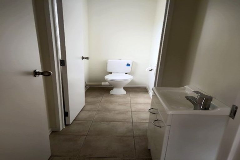 Photo of property in 25 Spalding Rise, Golflands, Auckland, 2013