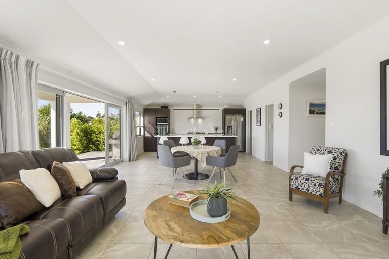 Photo of property in 47 Beachwood Drive, Hatfields Beach, Orewa, 0931