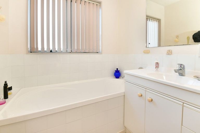 Photo of property in 31 The Grove, Red Beach, 0932