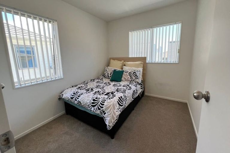 Photo of property in 10 Aeronautic Road, Takanini, 2112