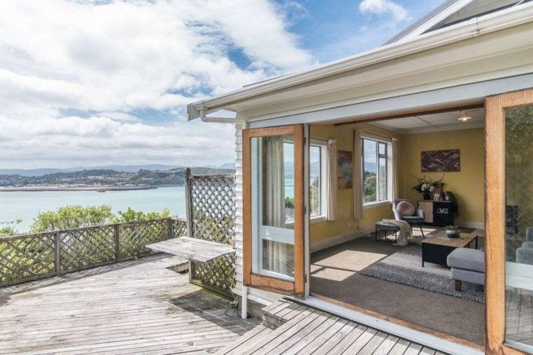 Photo of property in 24 Hungerford Road, Lyall Bay, Wellington, 6022