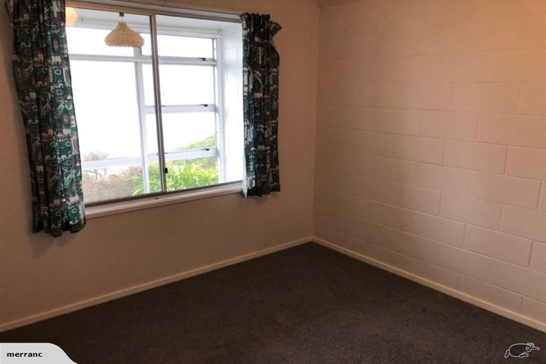 Photo of property in 26 Duchess Place, Maupuia, Wellington, 6022