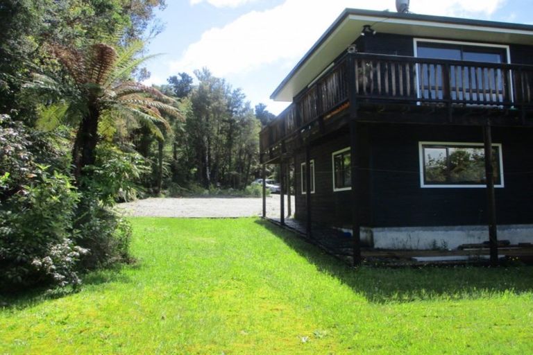 Photo of property in 14 Korua Street, Moana, 7872