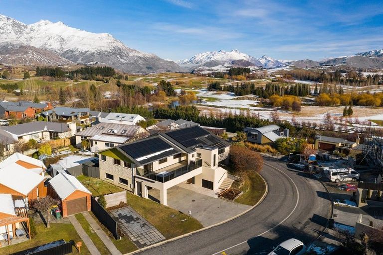 Photo of property in 22 Fox's Terrace, Arrowtown, 9302