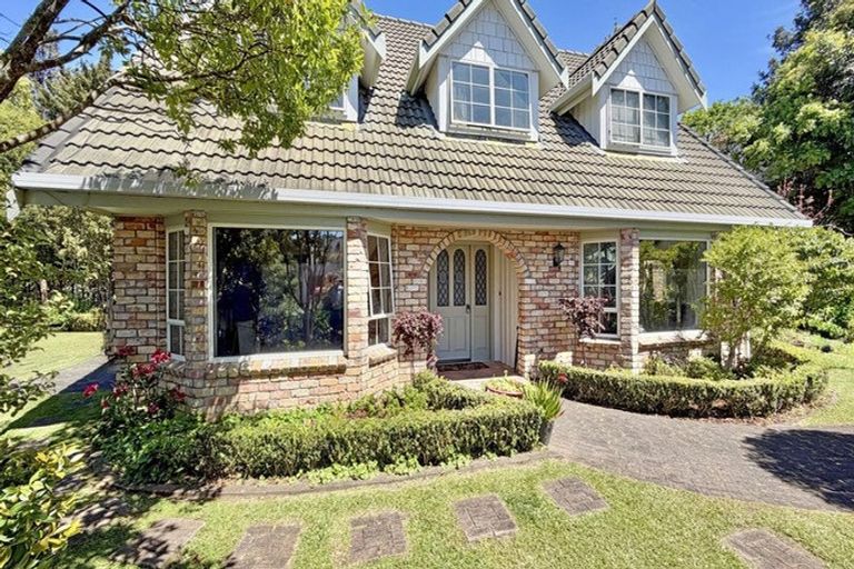 Photo of property in 35 Ravenstone Place, Chatswood, Auckland, 0626