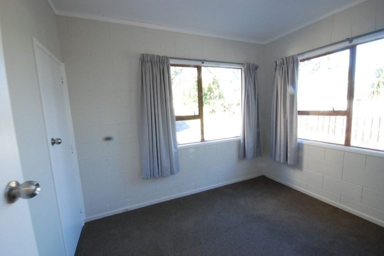 Photo of property in 1/16 Roberts Road, Glenfield, Auckland, 0629