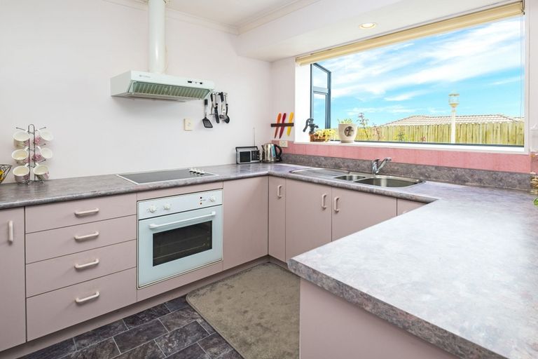 Photo of property in 21 Pitt Avenue, Clendon Park, Auckland, 2103